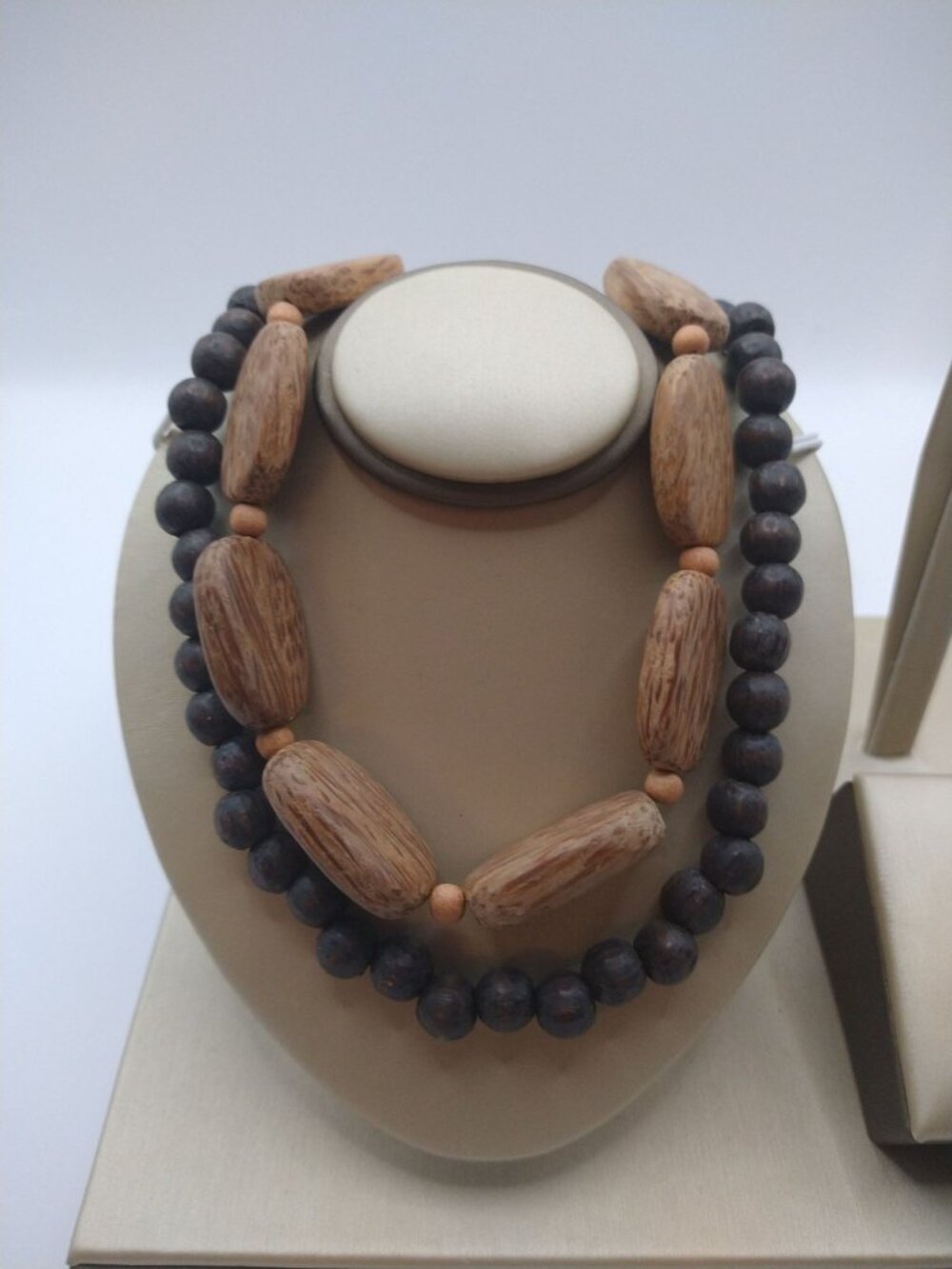 Handcrafted Wooden Beaded Necklace With Natural Grain Finish